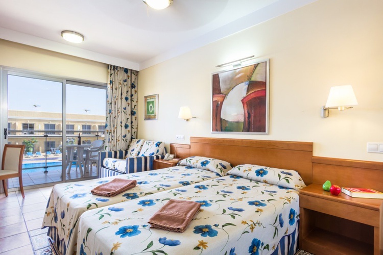 Pool view room 2 adults + 1 child coral cotillo beach hotel el cotillo Pool view room 2 adults + 1 child coral cotillo beach hotel el cotillo