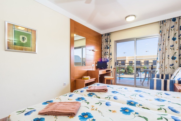 Pool view room 2 adults + 1 child coral cotillo beach hotel el cotillo Pool view room 2 adults + 1 child coral cotillo beach hotel el cotillo