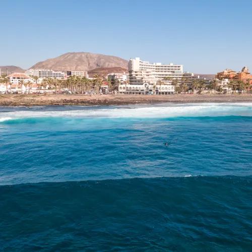 Surfing in Playa de las Américas Coral Hotels Surfing in Playa de las Américas Coral Hotels
